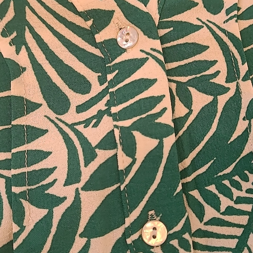 Rachel Zoe Sz M Green and White Leaf Print Long Sleeve Size Medium Button Front - Picture 10 of 11